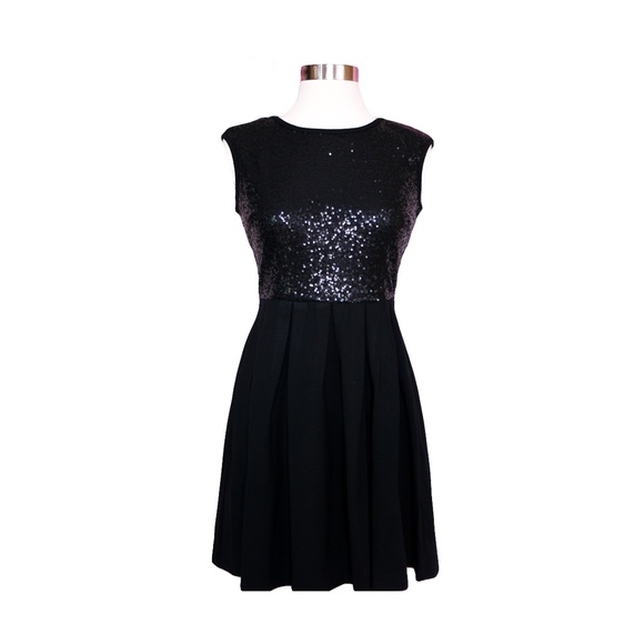 Black Sleeveless Backless Pleated Sequin Dress - Picture 2 of 5